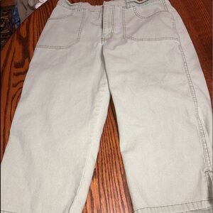Gloria Vanderbilt size 10 sage green wide leg capris with side slit hem